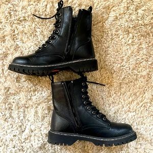 Combat boots with zipper size 7